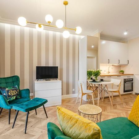 Sky Home- Green Apartament -Manufaktura, Bezplatny Parking, Klimatyzacja, Dostep Na Kod Łódź Esterno foto